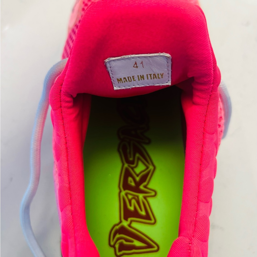 Versace Chain Reaction Sneaker
Neoprene Hot Pink Size 41 - Picture 8 of 10